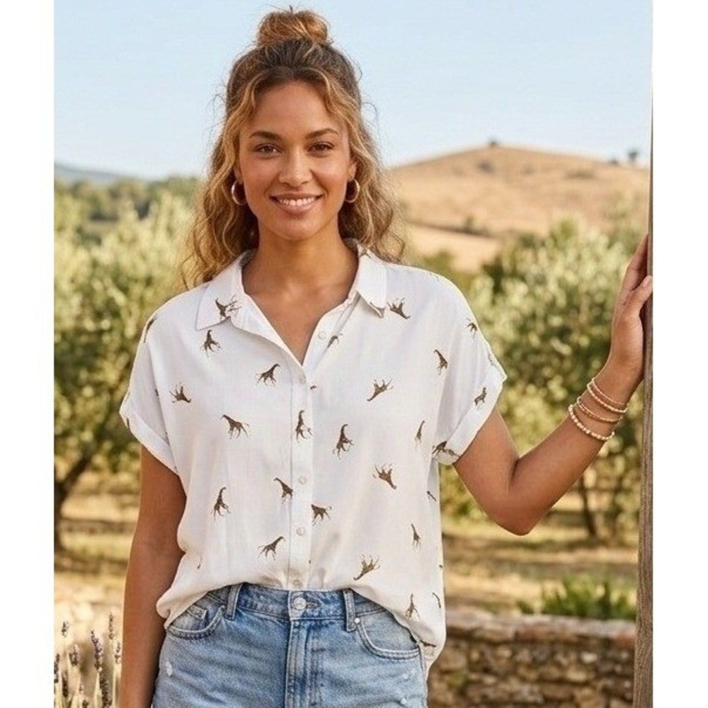 Jane & Delancey Top Women's Size L Giraffe Print Button Down Short Sleeve Boho
